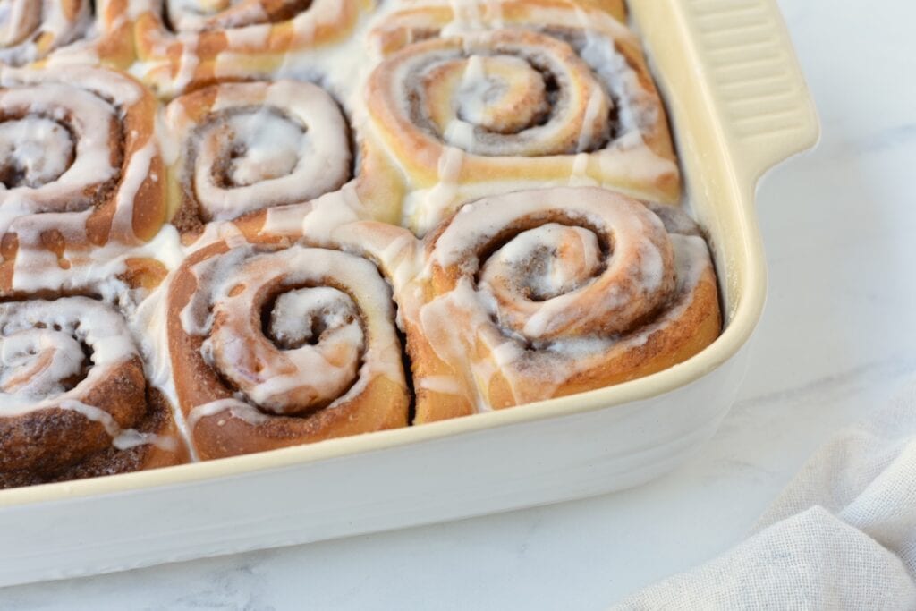 Cinnamon rolls in tray