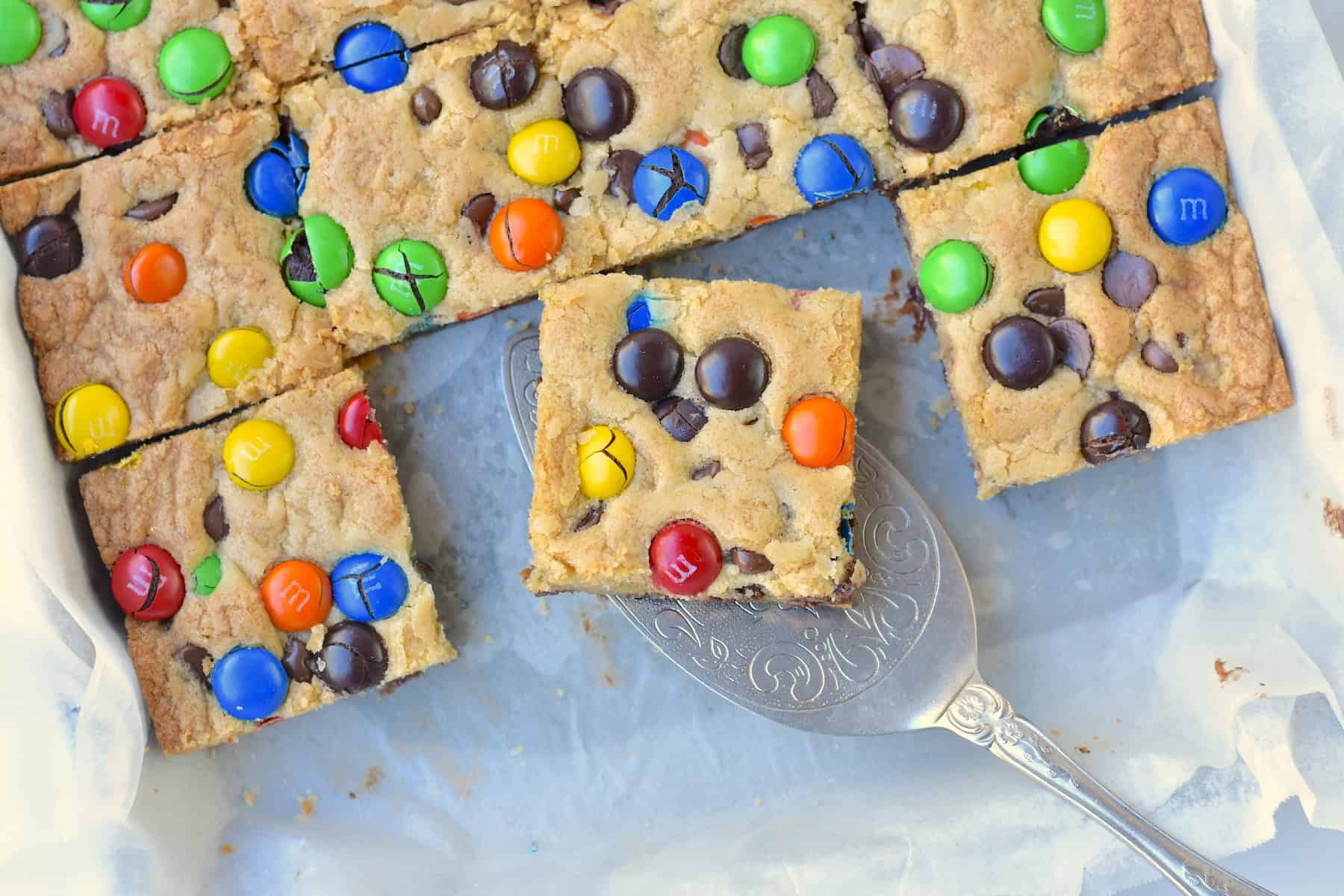 Server lifting up one square of cookie bar.