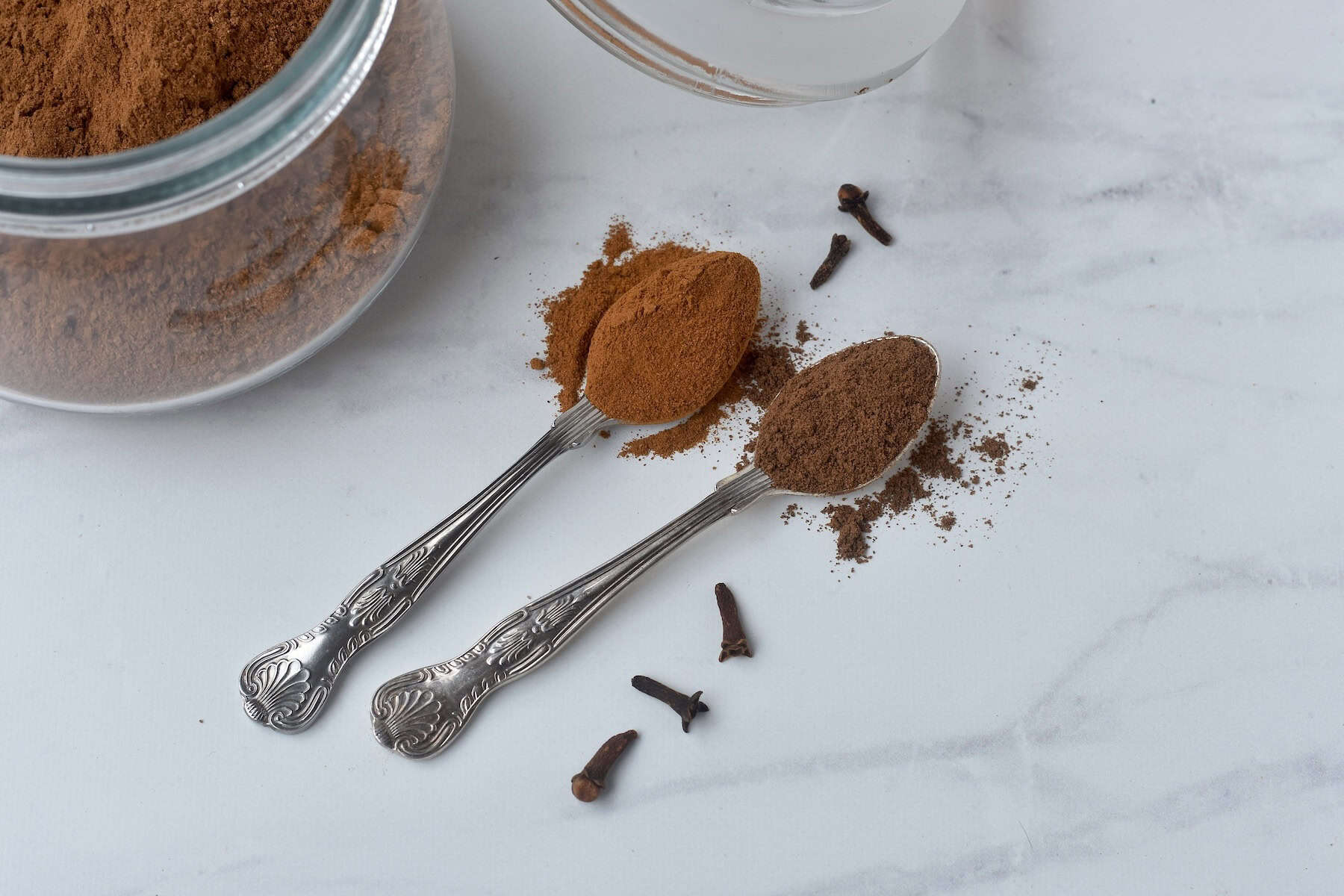 Spices on two spoons.